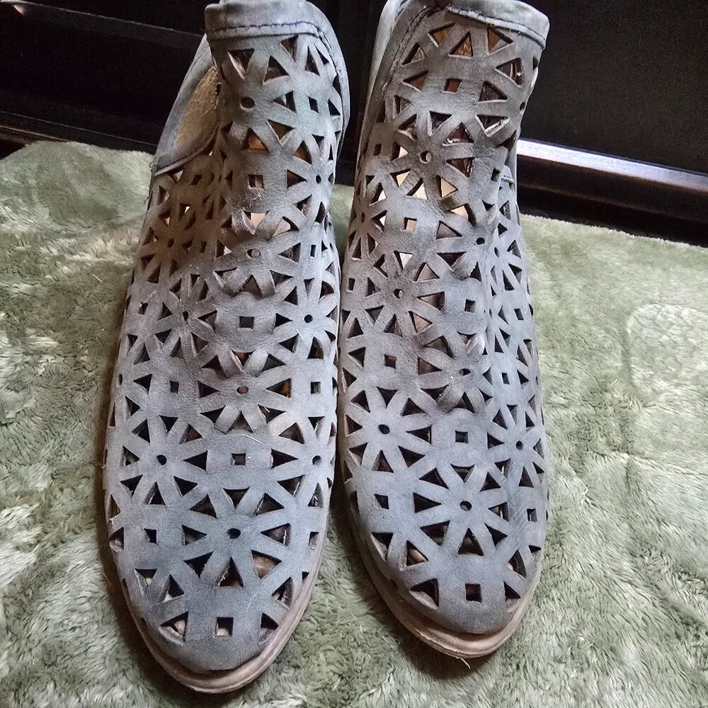 Ankle boots